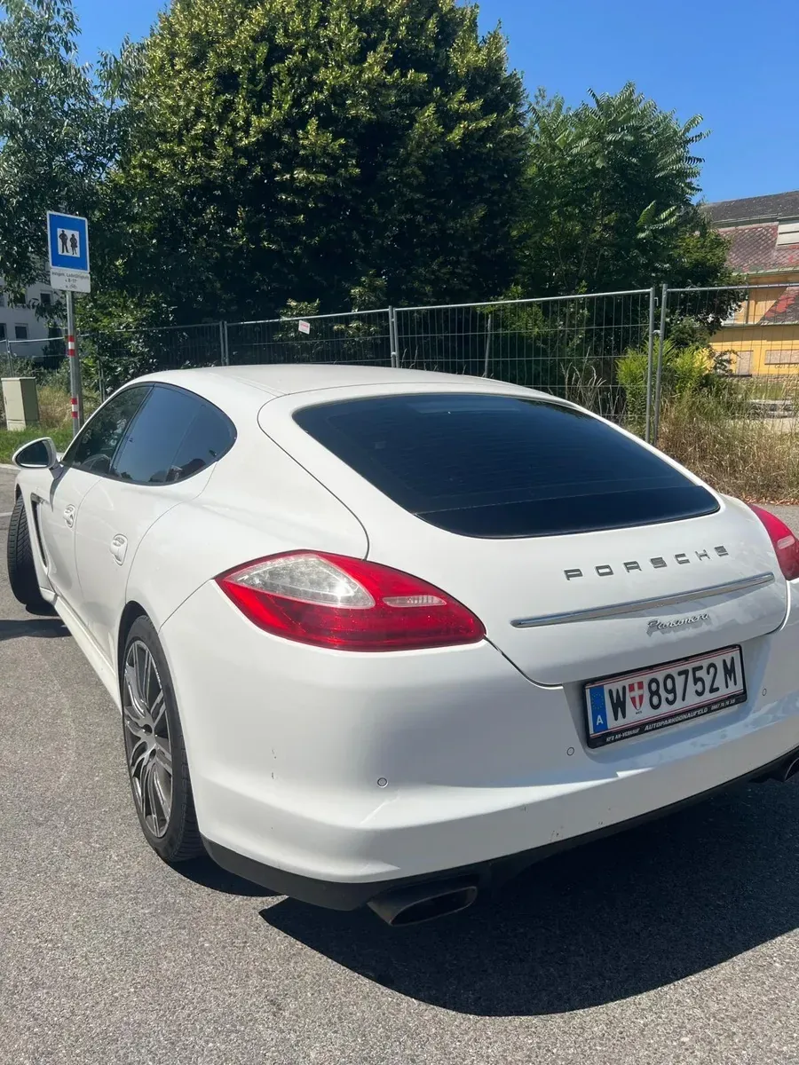Porsche Panamera 2012 photo 2