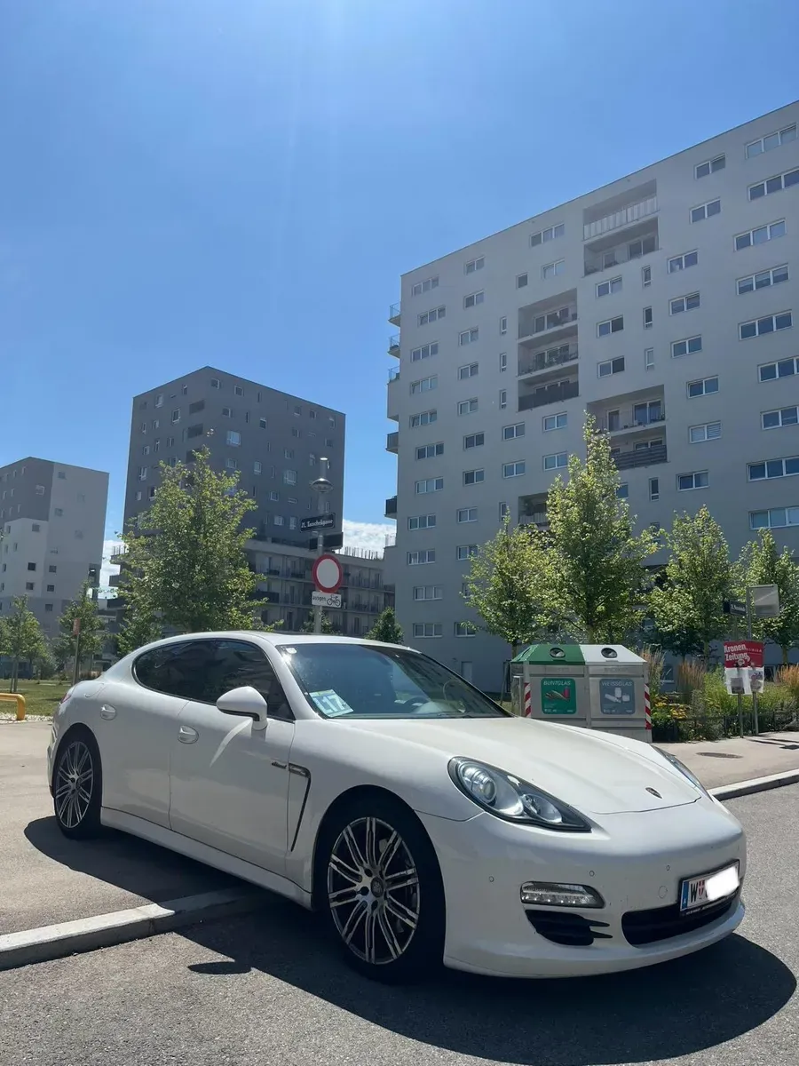 Porsche Panamera 2012 photo 3