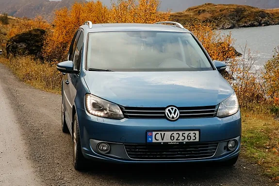 Volkswagen Touran 2012 photo 2