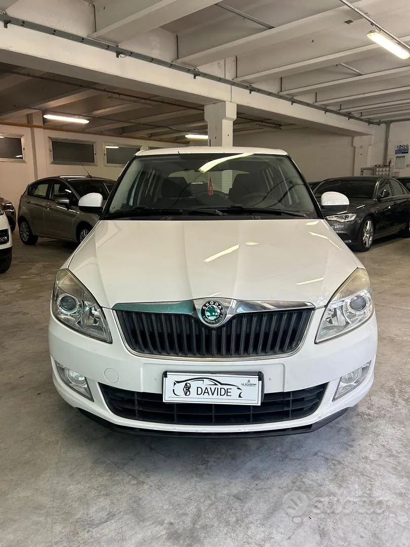 Skoda Fabia 2012 photo 3