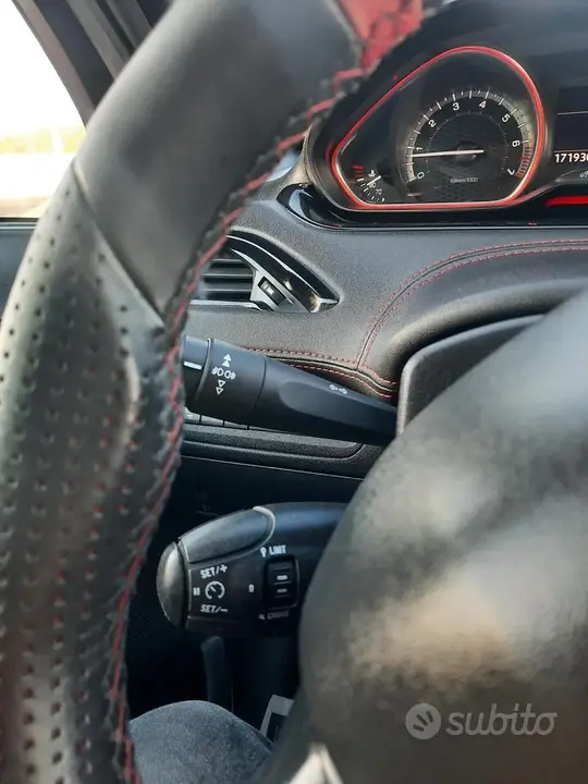 Peugeot 208 2013 photo 2