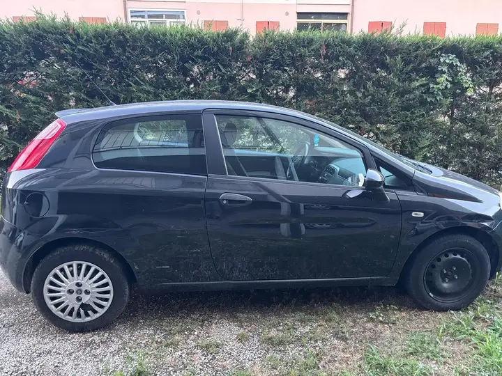 Fiat Punto 2010 photo 4