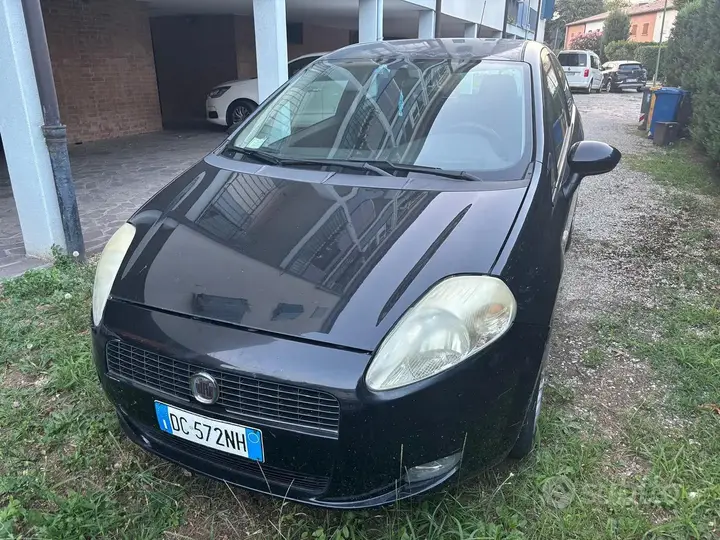 Fiat Punto 2010 photo 2