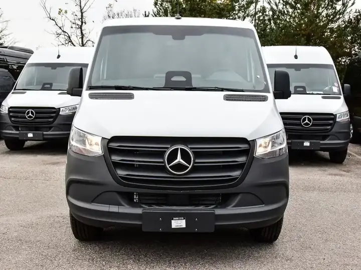 Mercedes-Benz Sprinter 2026 photo 4
