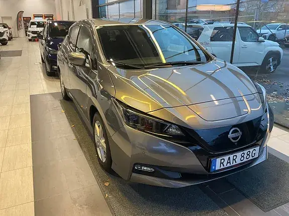 Nissan Leaf 2023 photo 2