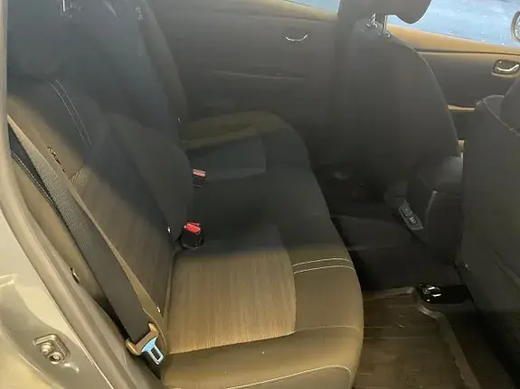 Nissan Leaf 2023 photo 3