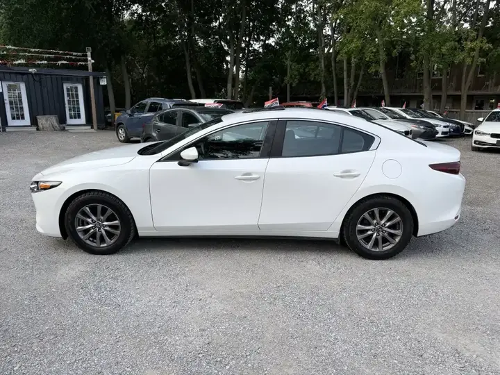 Mazda Mazda3 2019 photo 2