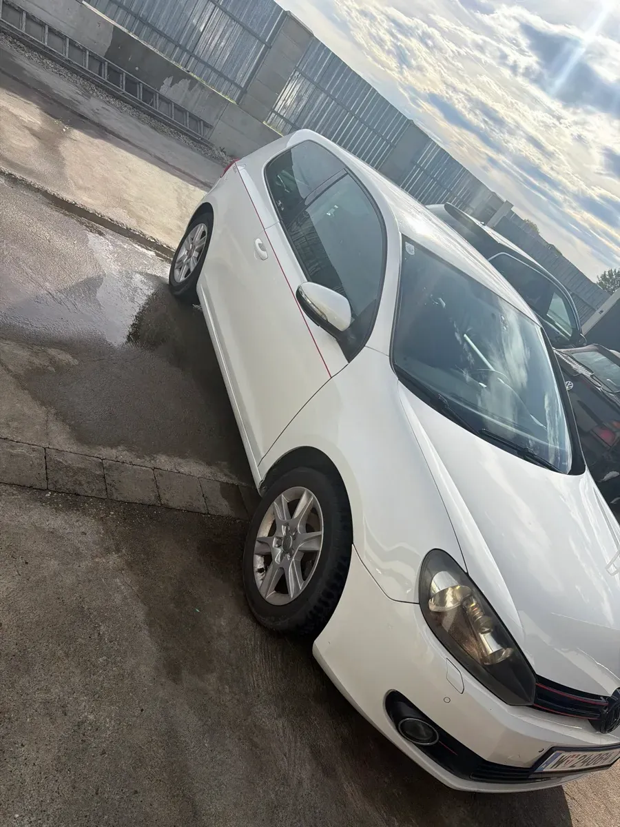 Volkswagen Golf 2010 photo 3