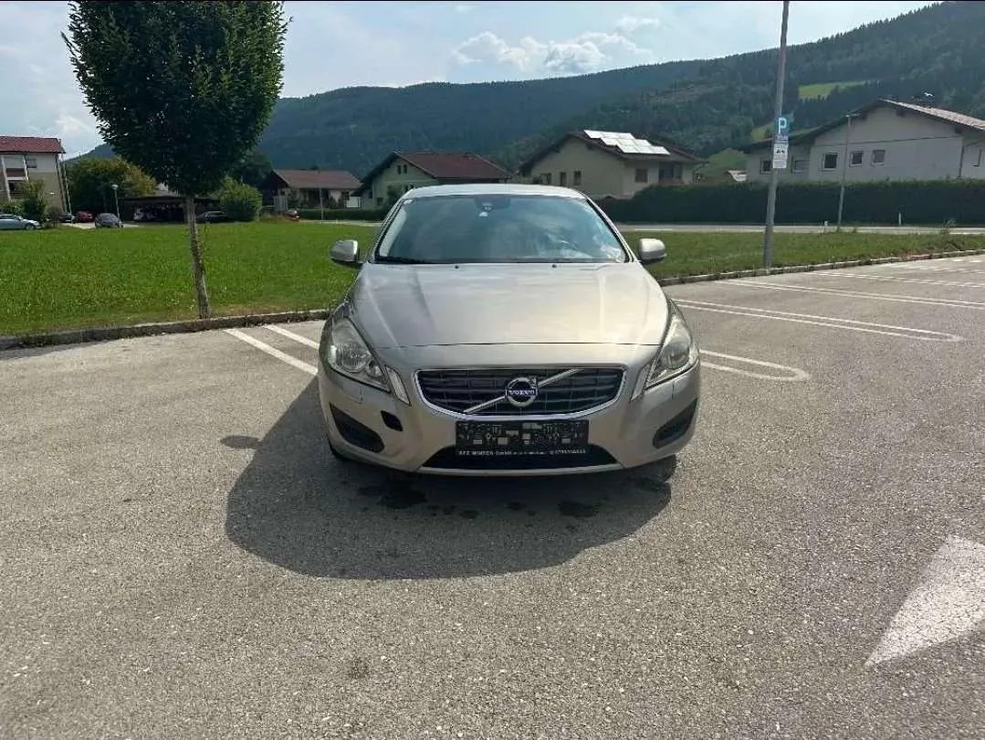 Volvo S60 2012 photo 2