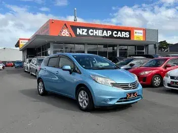 Nissan Note 2013 photo 2