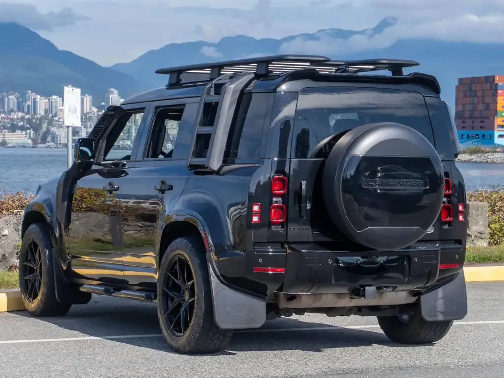 Land Rover Defender 2022 photo 3