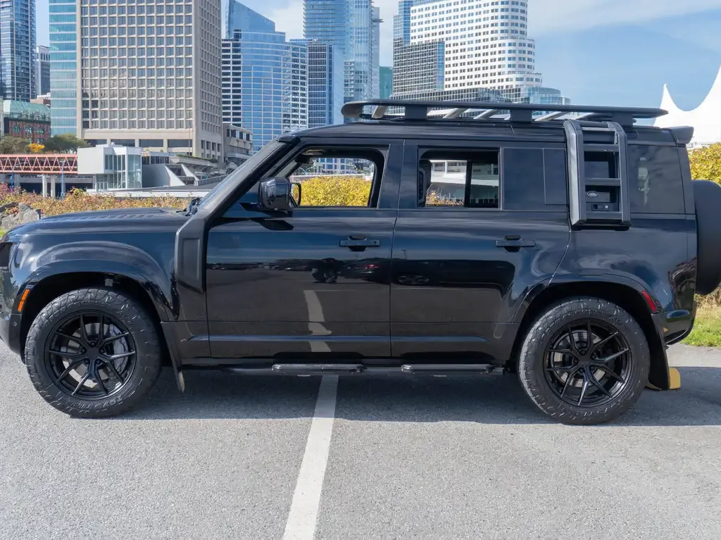 Land Rover Defender 2022 photo 2