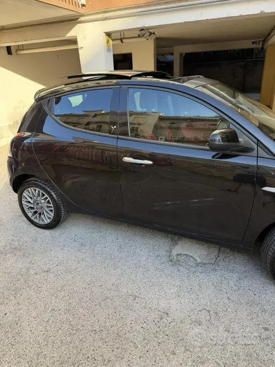 Lancia Ypsilon 2012 photo 2