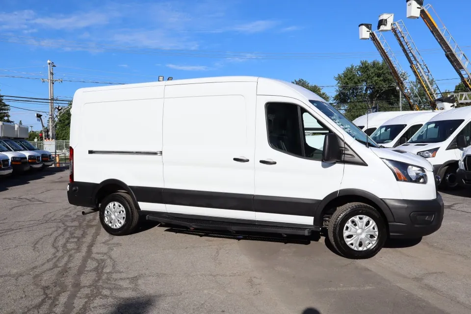 Ford Transit 2024 photo 2