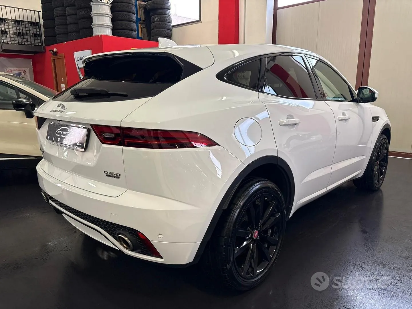 Jaguar E-Pace 2019 photo 4