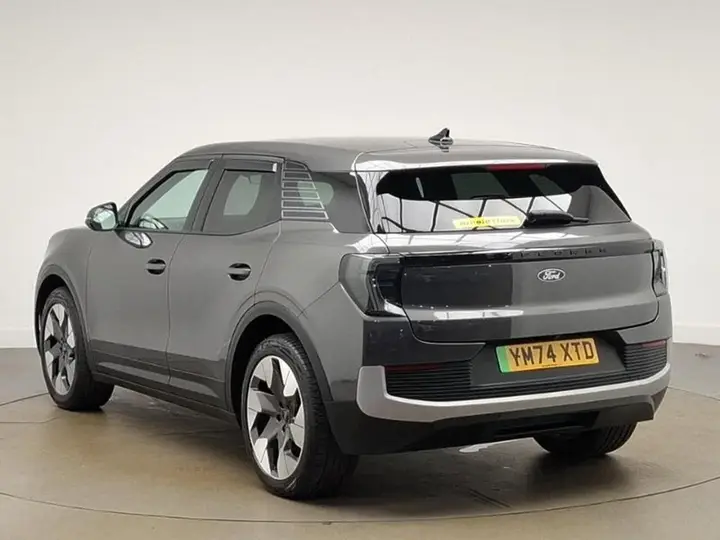 Ford Explorer 2024 photo 2