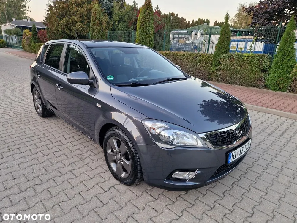 Kia Ceed 2010 photo 2