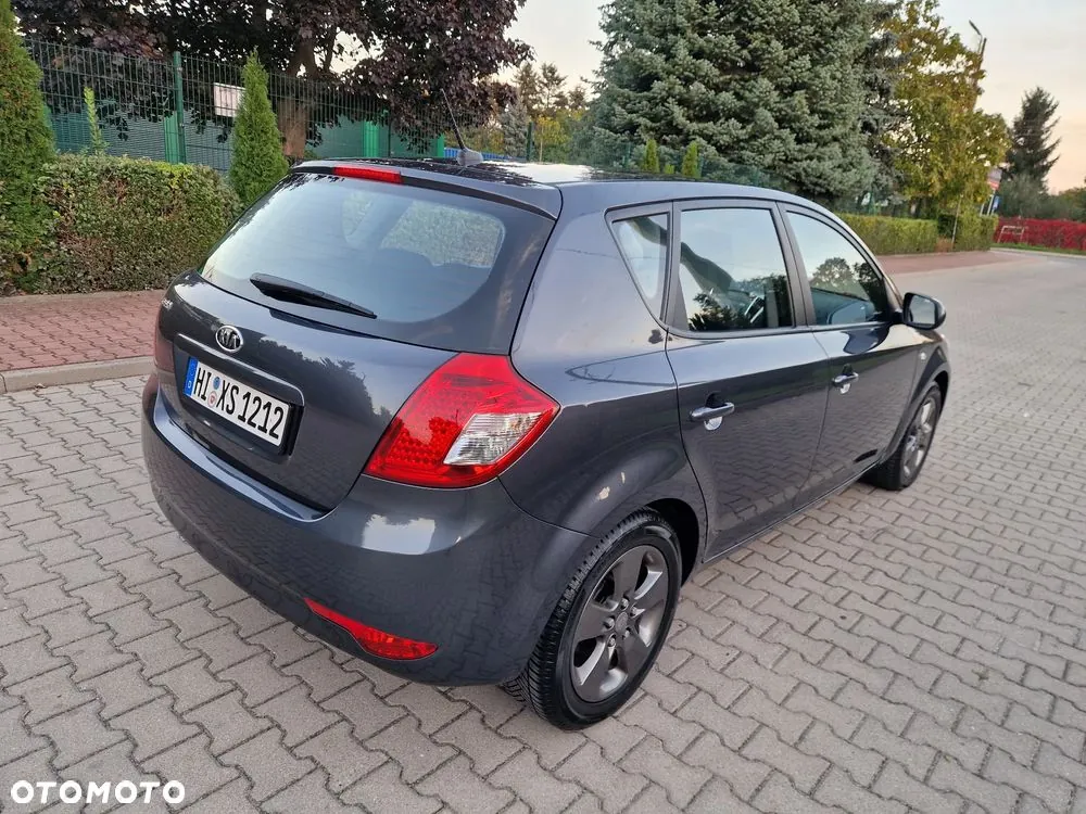 Kia Ceed 2010 photo 5