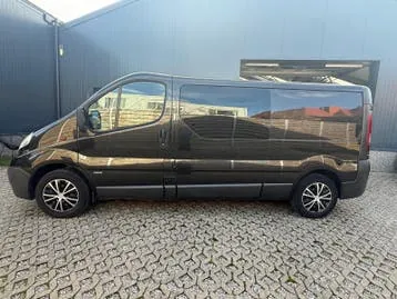 Opel Vivaro 2011 photo 2