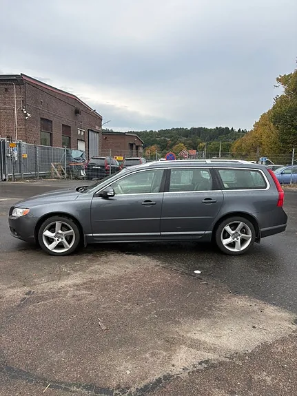 Volvo V70 2010 photo 4