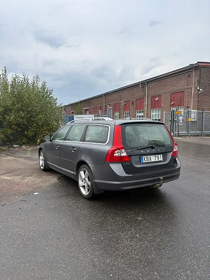 Volvo V70 2010 photo 5