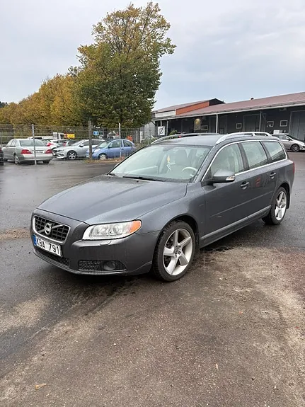 Volvo V70 2010 photo 3