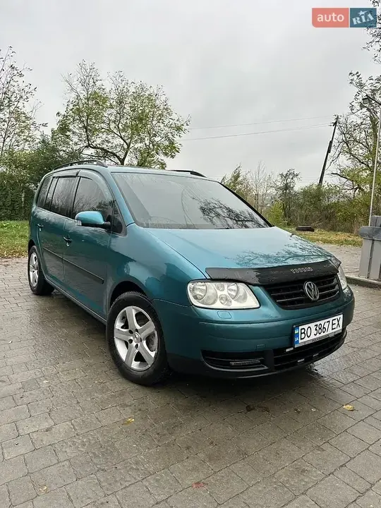 Volkswagen Touran 2004 photo 2