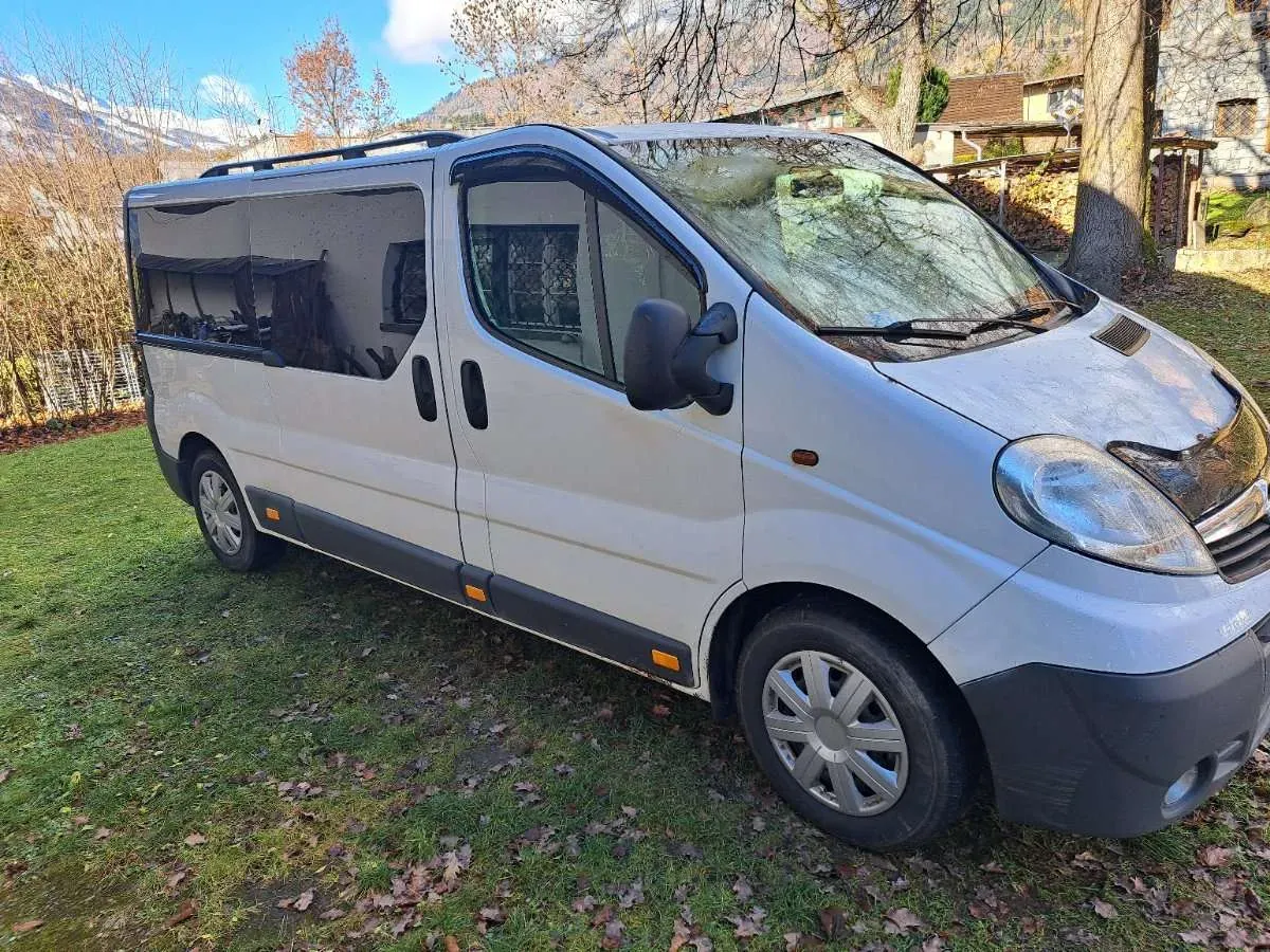 Opel Vivaro 2011 photo 3