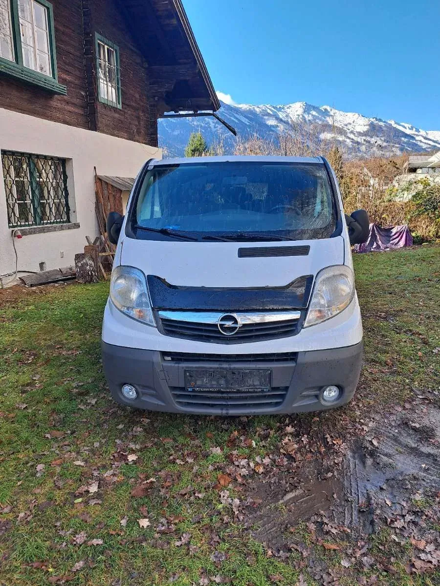 Opel Vivaro 2011 photo 2