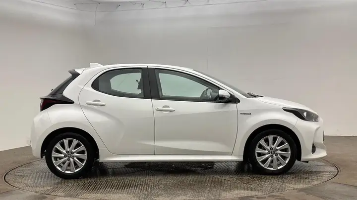 Toyota Yaris 2021 photo 3