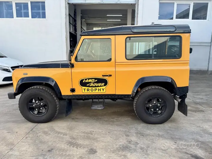 Land Rover Defender 2000 photo 2