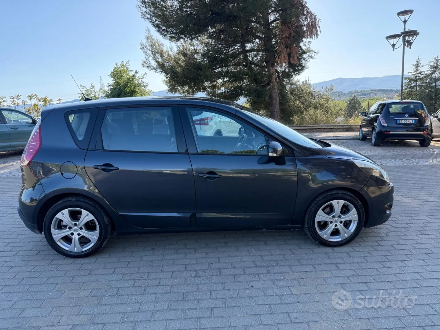 Renault Scenic 2011 photo 4