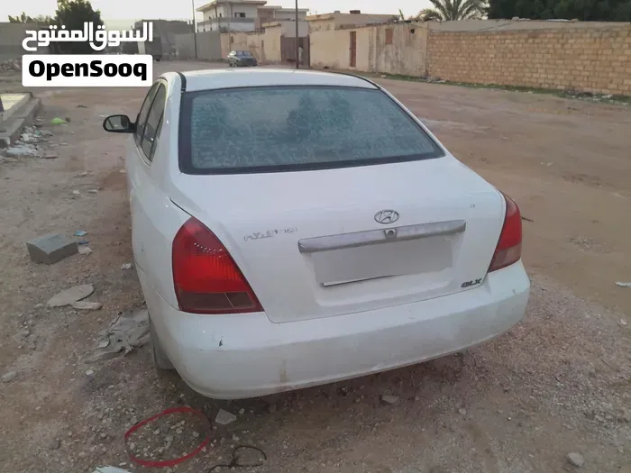 Hyundai Avante 2001 photo 2