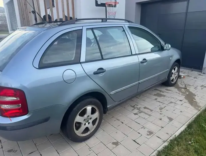 Skoda Fabia 2002 photo 3