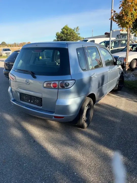 Mazda Mazda2 2005 photo 2