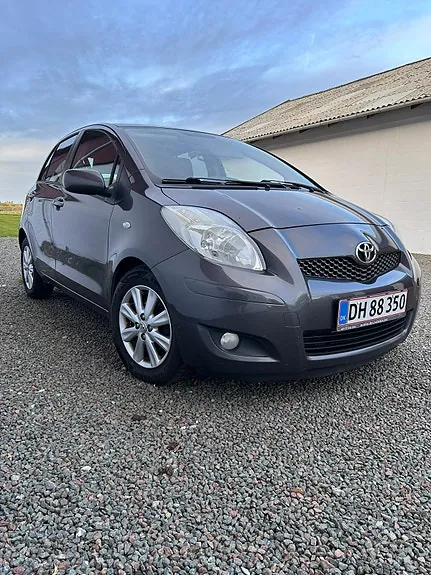 Toyota Yaris 2010 photo 3