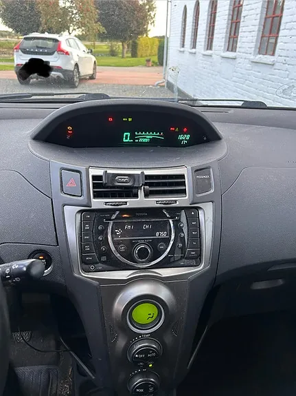 Toyota Yaris 2010 photo 4