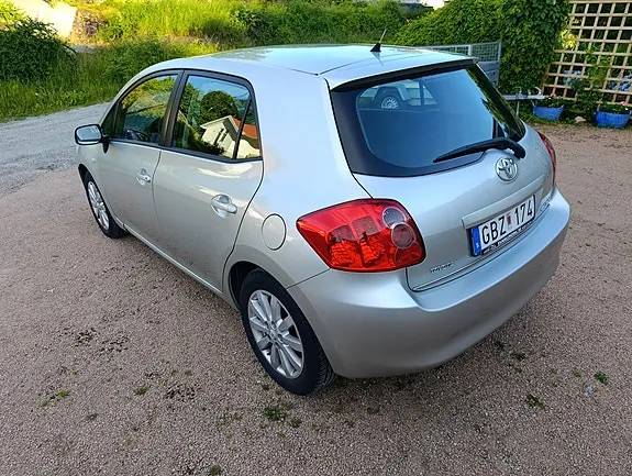 Toyota Auris 2007 photo 2