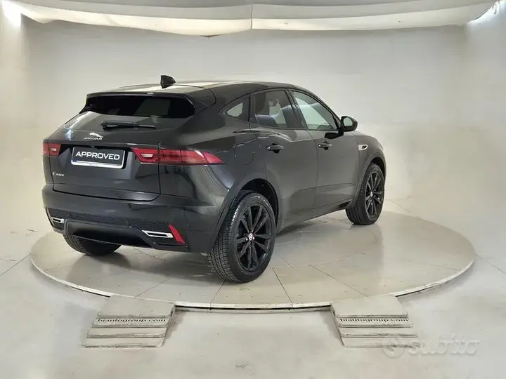 Jaguar E-Pace 2022 photo 2