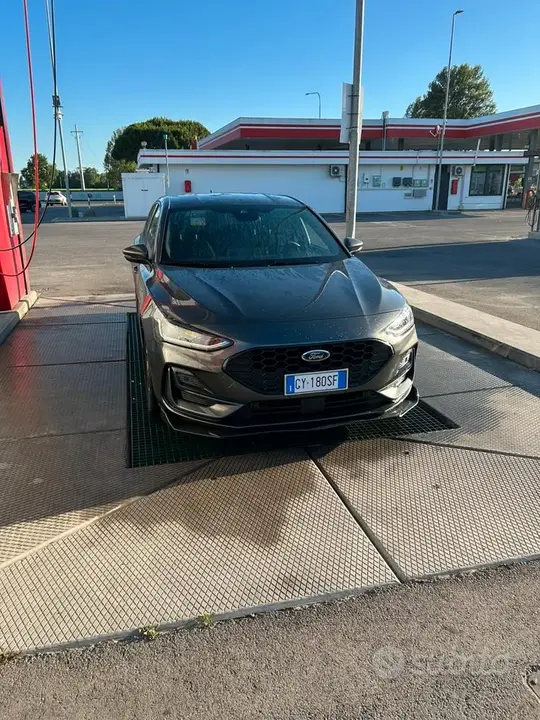 Ford Focus 2025 photo 2