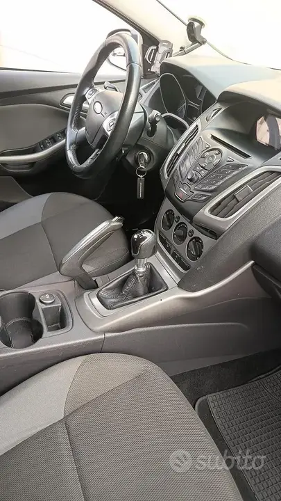 Ford Focus 2011 photo 3
