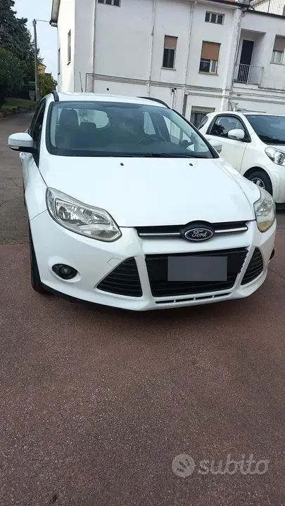 Ford Focus 2011 photo 2