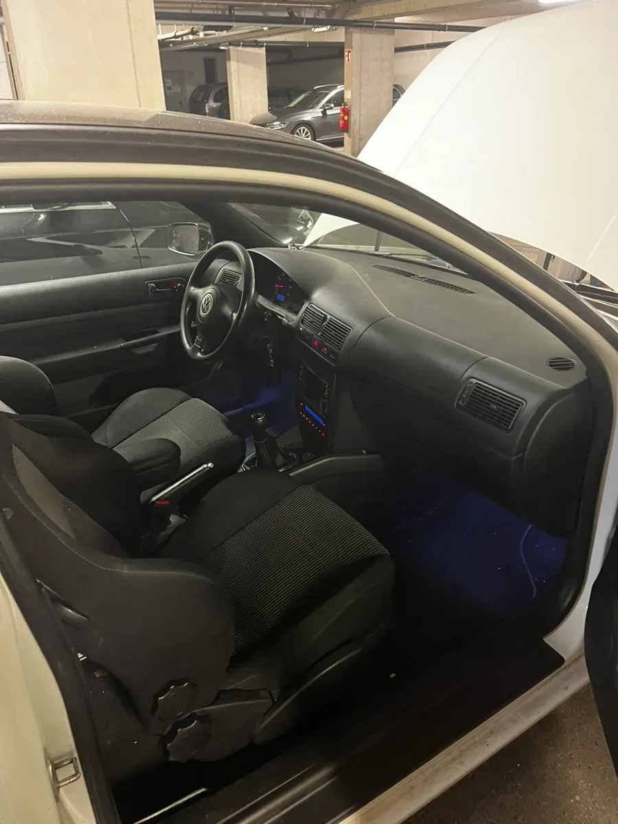 Volkswagen Golf 1999 photo 2