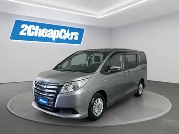 Toyota Noah 2015 photo 2