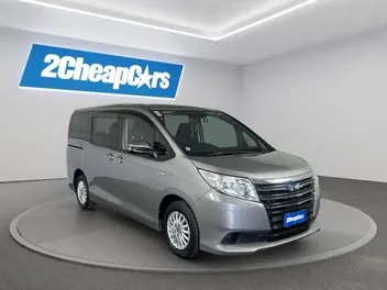 Toyota Noah 2015 photo 4