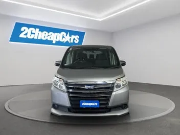 Toyota Noah 2015 photo 3