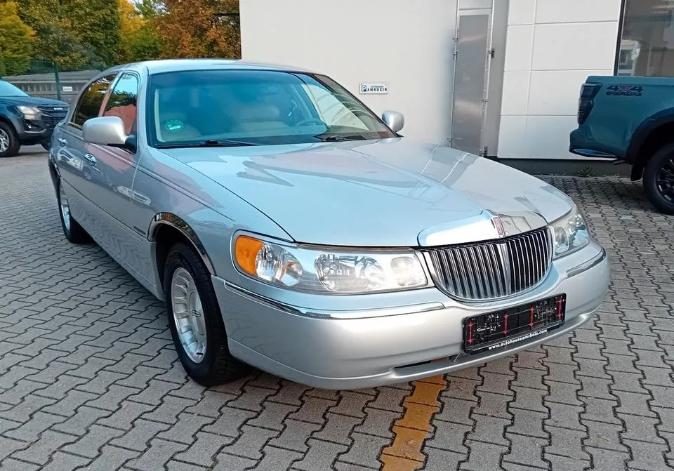 Lincoln Town Car