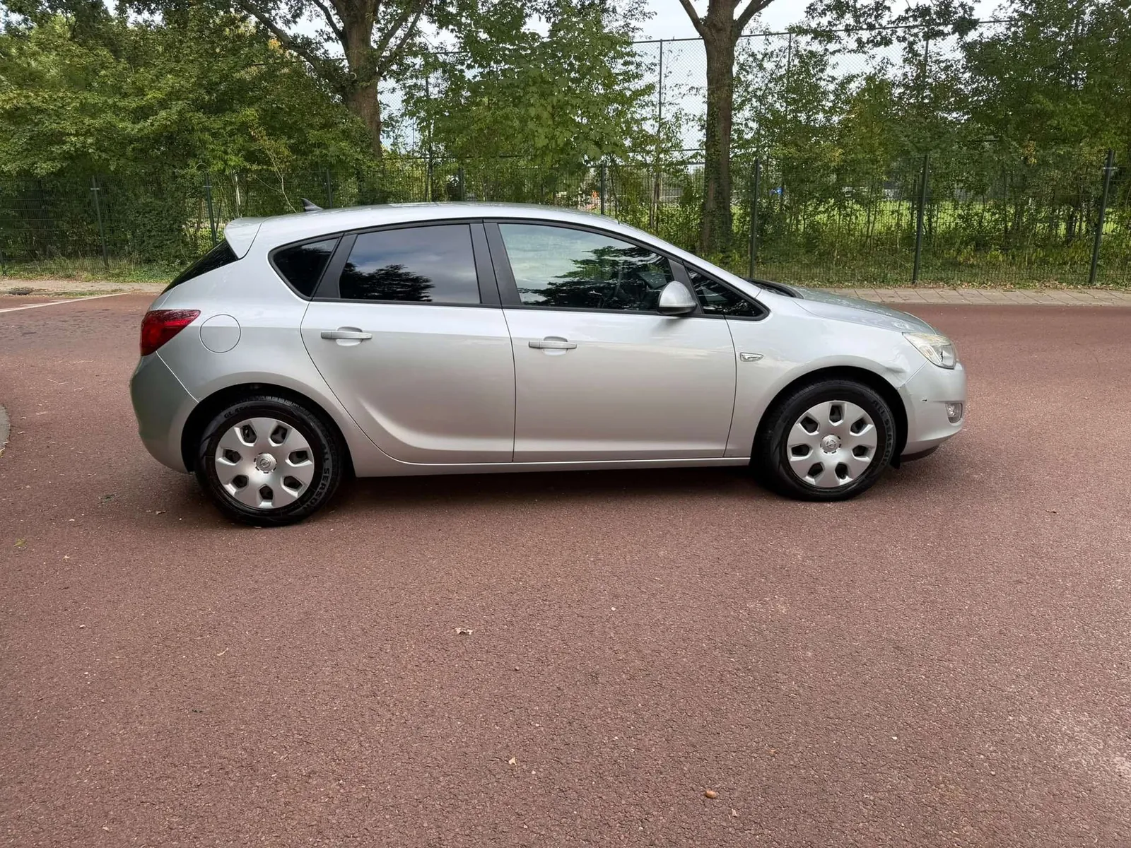 Opel Astra 2012 photo 4