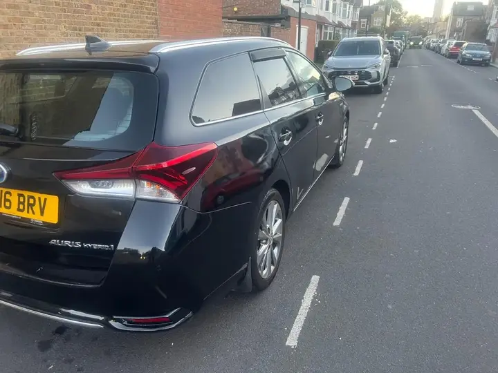 Toyota Auris 2016 photo 3