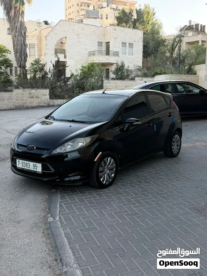 Ford Fiesta 2012 photo 2